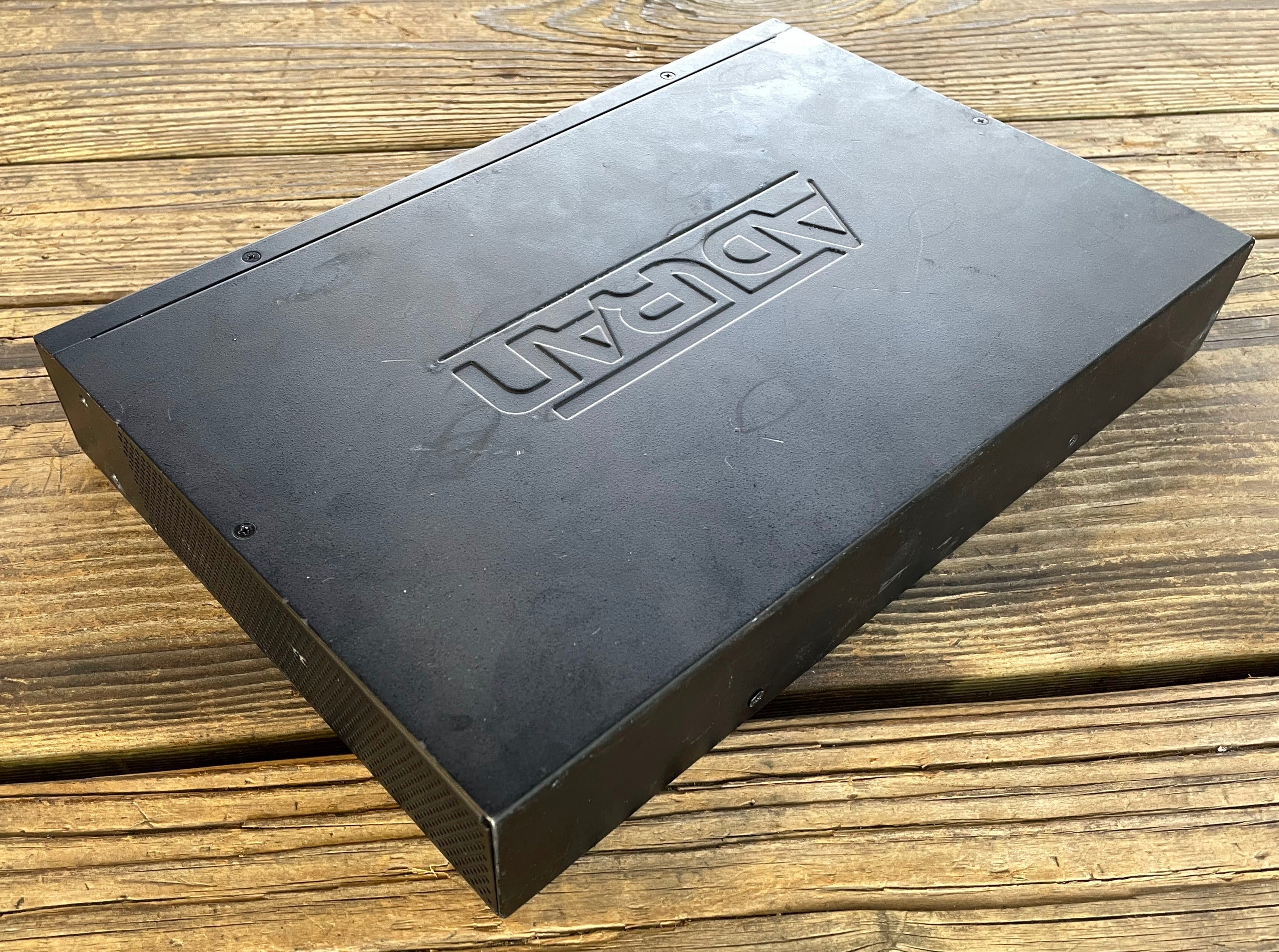 Adtran 838 side view alternate