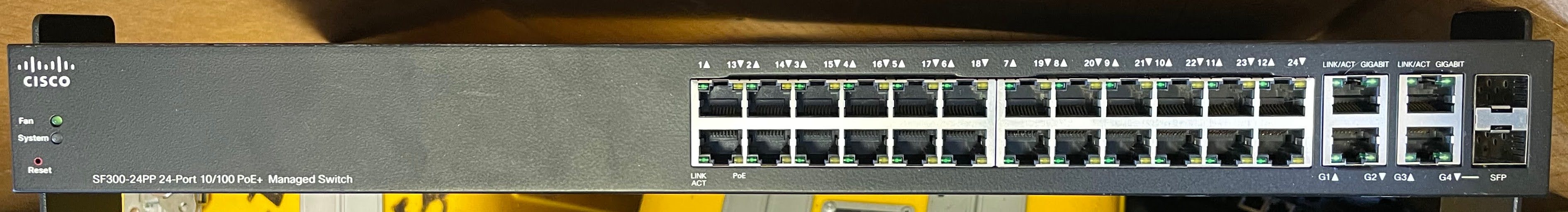 Cisco SF300-24 view 2