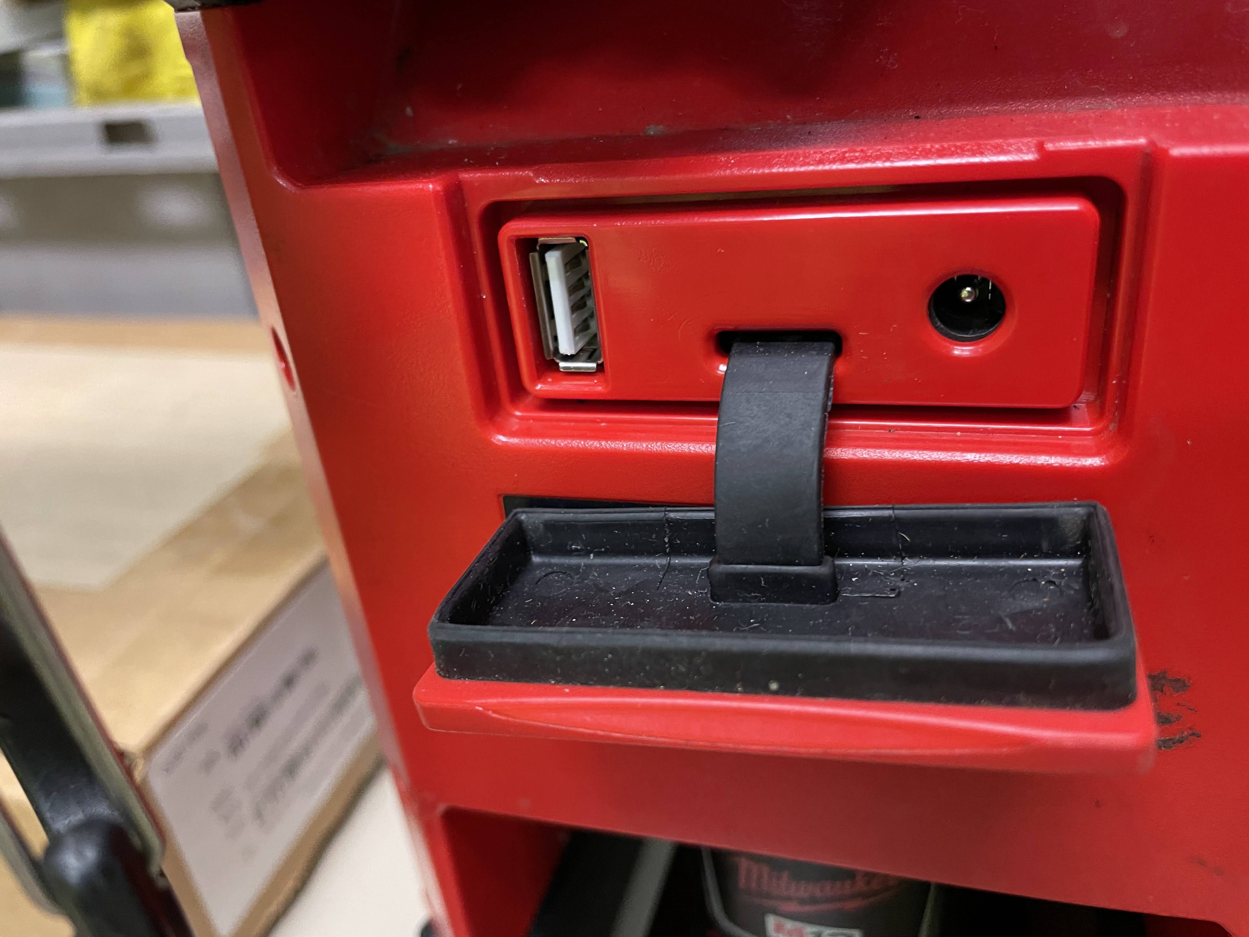 Milwaukee Radio + Charger battery slot
