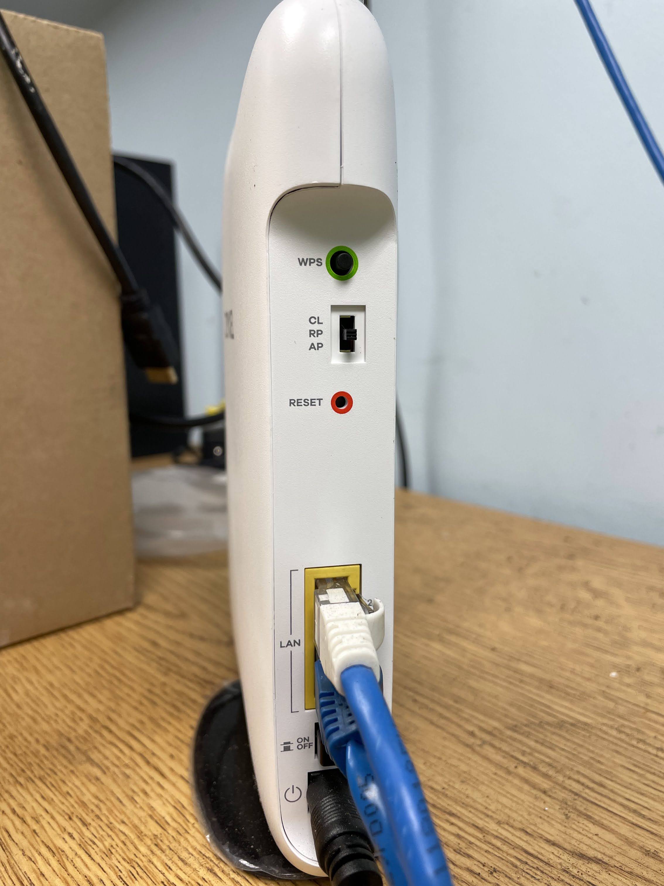 Zyxel WAP6804 alternate view