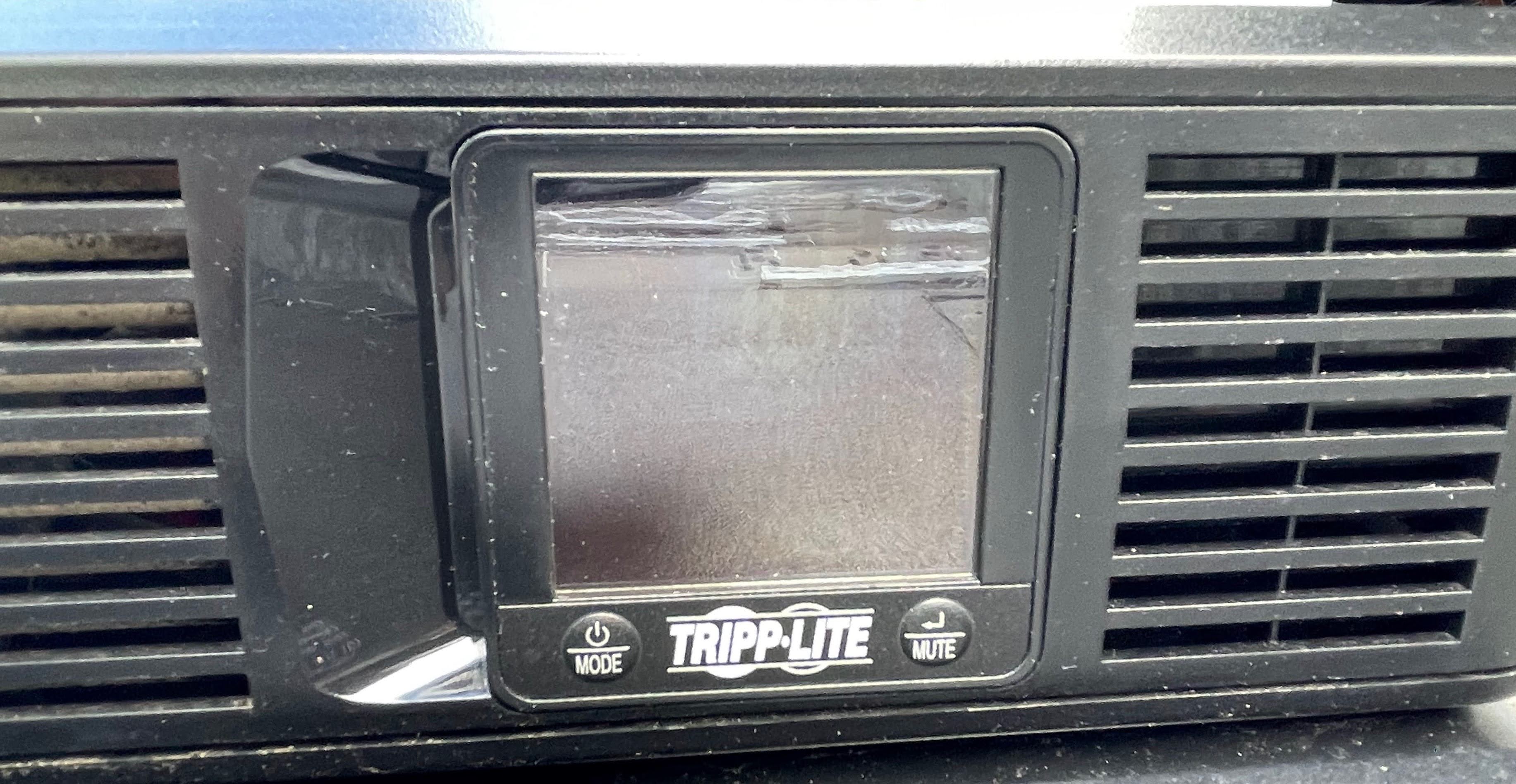 Tripp Lite SMART1500LCDXL port view