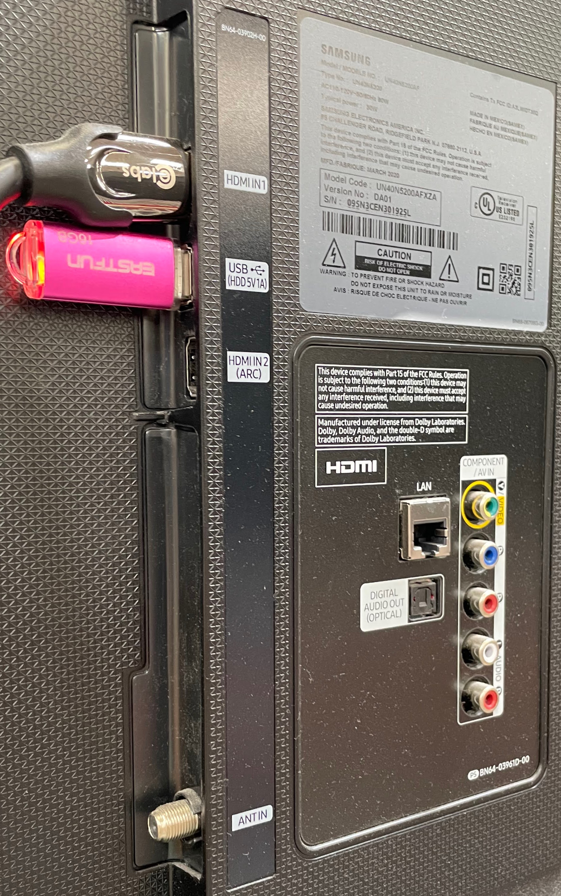 Samsung UN40N5200AFXZA port view 2