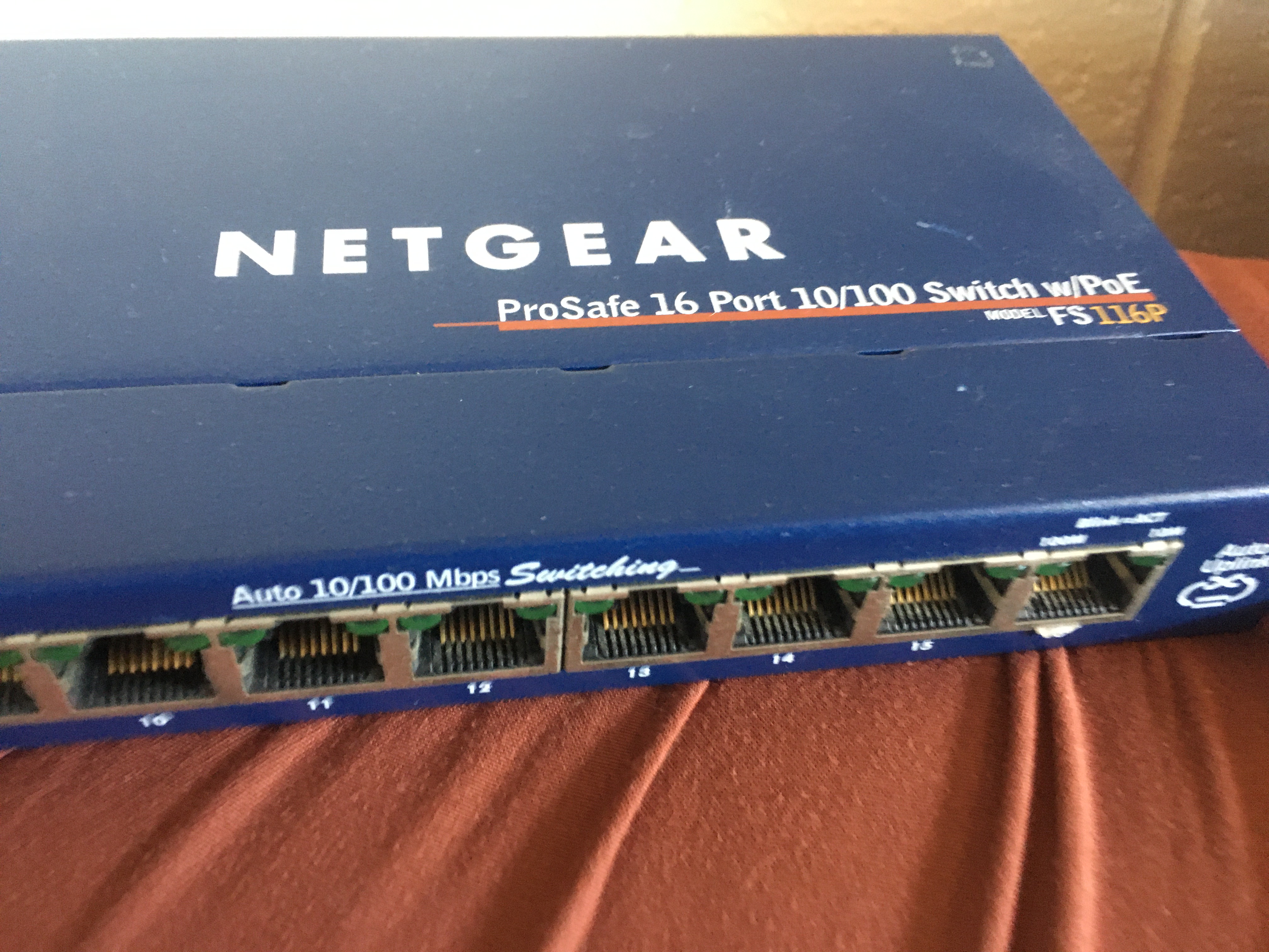 Netgear FS116 ProSafe alternate view